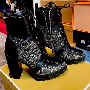 Michael Kors, Laced up booties